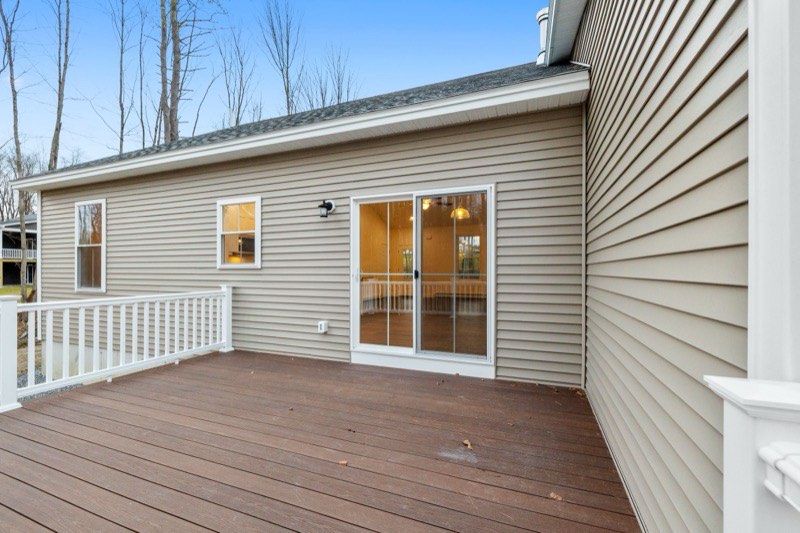 Custom deck railing installation